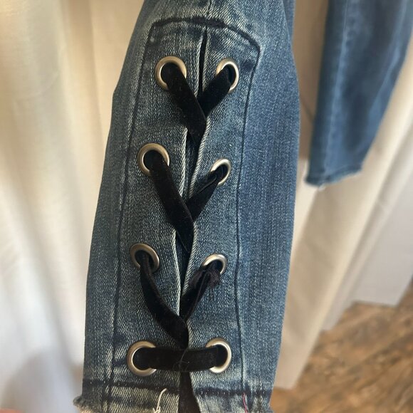 Maurices Sixe Medium Lace leg jeans VERY CUTE! - Picture 7 of 10